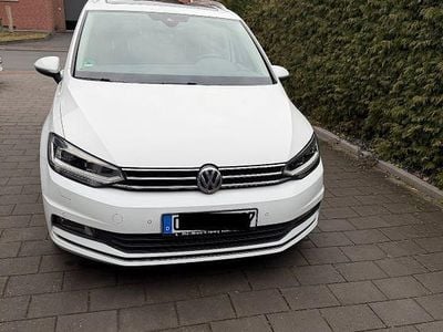 Weiß Gebraucht 2016 VW Touran Highline Van / Kleinbus | 18.200 € (Guter Preis)