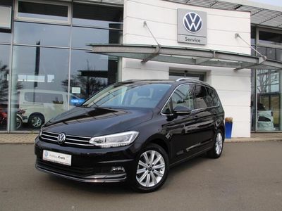 Schwarz Gebraucht 2024 VW Touran Highline Van / Kleinbus | 37.490 € (Etwas zu teuer)