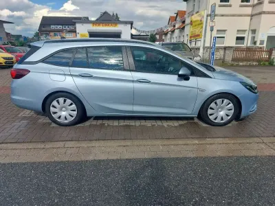 Gebraucht Opel Astra Business 110 PS (80 kW) 2018 Diamant blau(m2) / diam silb Kombi