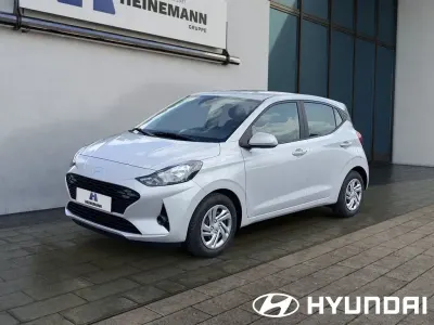 Neu Hyundai i10 63 PS (46 kW) 2025 Grau Kleinwagen