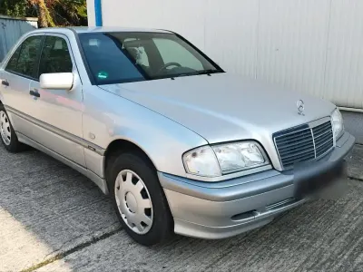 Gebraucht Mercedes C180 122 PS (89 kW) 1997 Silber Limousine