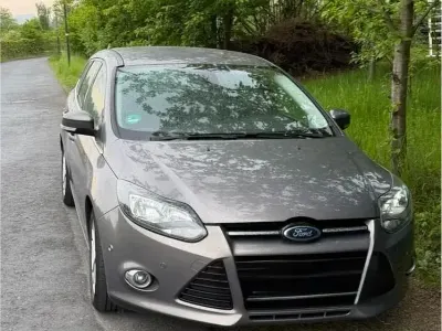 Gebraucht Ford Focus 2012 Silber Limousine