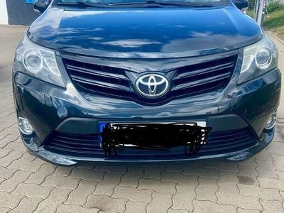 Usata Toyota Avensis Comfort 150 CV (110 kW) 2012 Blu Station wagon