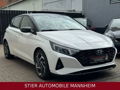 Gebraucht Hyundai i20 Intro Edition 101 PS (74 kW) 2020 Weiß Kleinwagen
