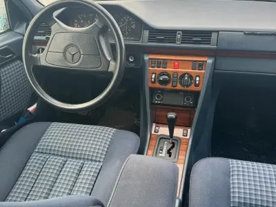 Gebraucht Mercedes E280 194 PS (142 kW) 1994 Silber Kombi