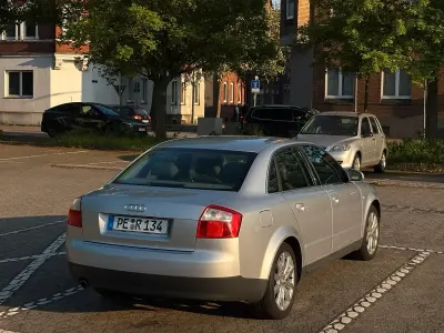 Gebraucht Audi A4 131 PS (96 kW) 2002 Grau Limousine