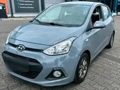 Gebraucht Hyundai i10 67 PS (49 kW) 2014 Grau Kleinwagen