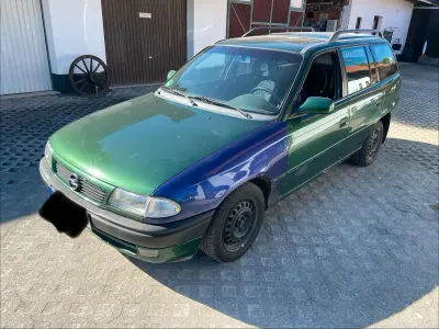 Gebraucht Opel Astra 101 PS (74 kW) 1995 Grün Kombi