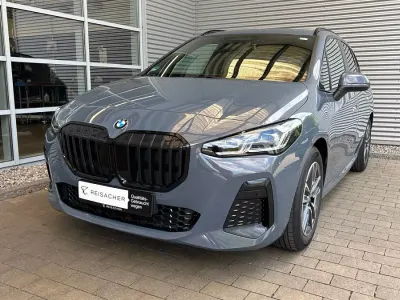 Gebraucht BMW 223 Active Tourer Efficient Dynamics 218 PS (160 kW) 2025 Sparkling kupfergrau metallic Van / Kleinbus