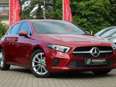 Gebraucht Mercedes A180 116 PS (85 kW) 2022 Rot Limousine