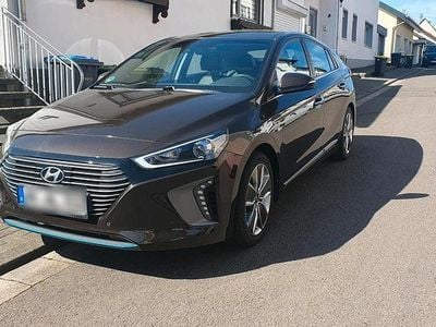Braun Gebraucht 2017 Hyundai Ioniq Premium Kleinwagen | 14.000 € (Etwas zu teuer)