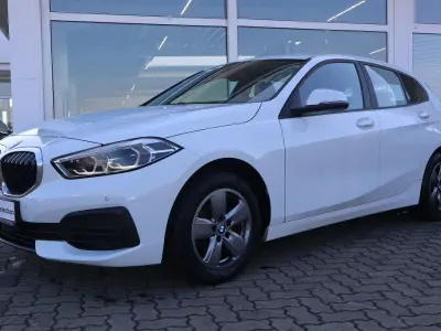 Gebraucht BMW 118 Advantage 136 PS (100 kW) 2023 Alpinweiß uni Kleinwagen