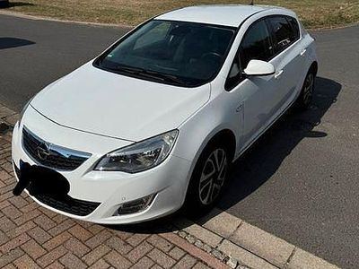 Gebraucht Opel Astra Design Edition 120 PS (88 kW) 2011 Weiß Limousine