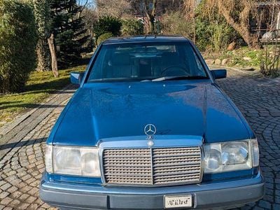 Gebraucht Mercedes 200 75 PS (55 kW) 1990 Blau Limousine