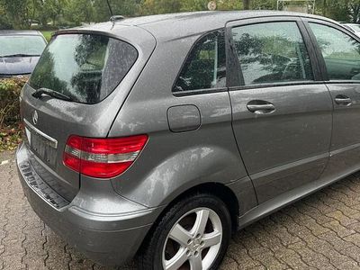 Mercedes B200