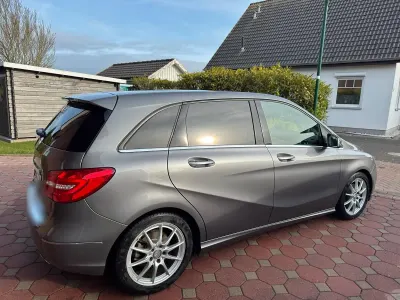 Gebraucht Mercedes B200 136 PS (100 kW) 2014 Grau Kleinwagen