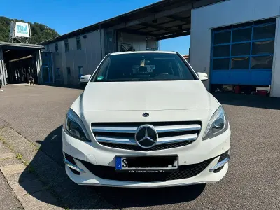 Używany Mercedes B Electric Drive 64 kW (88 KM) 2017 Beżowy Minivan