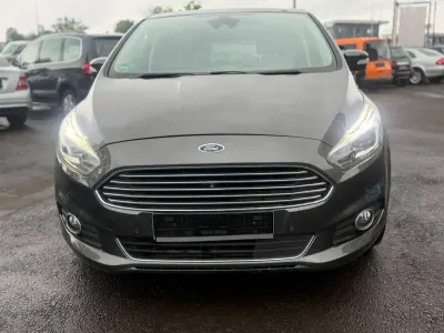 Gebraucht Ford S-MAX Titanium 179 PS (131 kW) 2016 Magnetic Van / Kleinbus