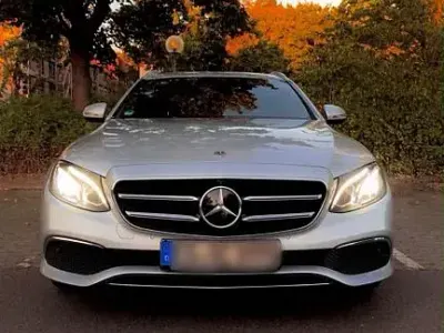Gebraucht Mercedes E220 194 PS (142 kW) 2020 Silber Limousine