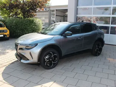 Neu Alfa Romeo Junior Ti 136 PS (100 kW) 2026 Grau SUV