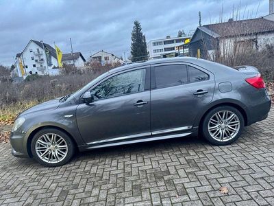 Schwarz Gebraucht 2011 Suzuki Kizashi Sport Limousine | 6.490 € (Etwas zu teuer)