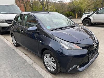 Usata Toyota Aygo X-wave 69 CV (50 kW) 2015 Blu Utilitaria