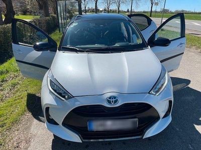 Second-hand Toyota Yaris Style 116 CP (85 kW) 2022 Alb Hatchback