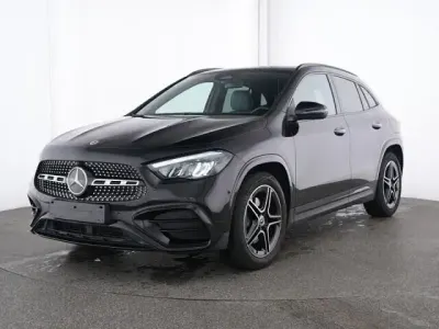 Gebraucht Mercedes GLA180 AMG line 136 PS (100 kW) 2025 Unilack nachtschwarz SUV