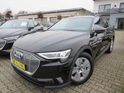 Mythosschwarz metallic Gebraucht 2021 Audi e-tron Ambiente SUV | 25.990 € (Fairer Preis)