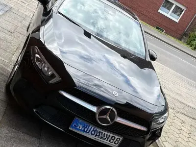 Gebraucht Mercedes A200 Advanced 163 PS (119 kW) 2021 Schwarz Limousine