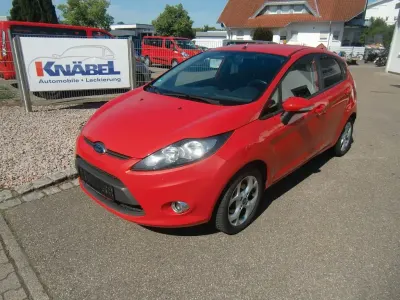 Gebraucht Ford Fiesta Trend 82 PS (60 kW) 2011 Rot Limousine