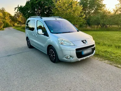 Gebraucht Peugeot TePee 112 PS (82 kW) 2011 Silber Kombi