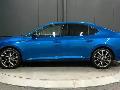 Gebraucht Skoda Superb SportLine 200 PS (147 kW) 2022 Raceblau metallic Limousine