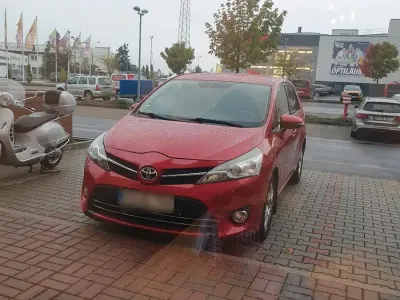 Gebraucht Toyota Verso 177 PS (130 kW) 2013 Rot Van / Kleinbus
