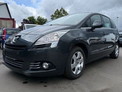 Grau Gebraucht 2012 Peugeot 5008 Active Van / Kleinbus | 6.999 € (Etwas zu teuer)