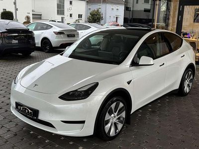 Gebraucht Tesla Model Y Standard Range 219 kW (299 PS) 2023 Pearl white multicoat metallic (metallic) SUV