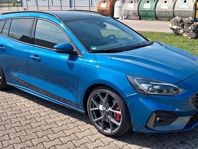 Begagnad Ford Focus Performance Edition 280 HK (205 kW) 2022 Blå Kombi