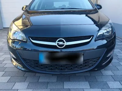 Gebraucht Opel Astra 140 PS (102 kW) 2013 Schwarz Kombi