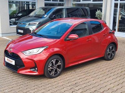 Neu Toyota Yaris Hybrid Comfort 116 PS (85 kW) 2025 Rot Limousine