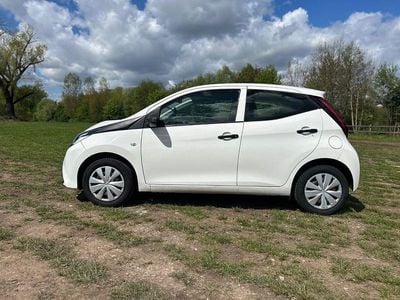 Second-hand Toyota Aygo X-play 72 CP (52 kW) 2019 Alb Hatchback
