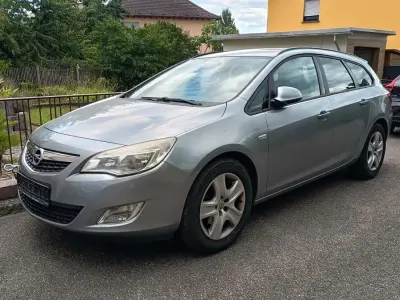 Gebraucht Opel Astra Sport 110 PS (80 kW) 2011 Silber Kombi