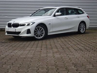 Weiß Gebraucht 2022 BMW 320e Limousine | 25.955 € (Fairer Preis)