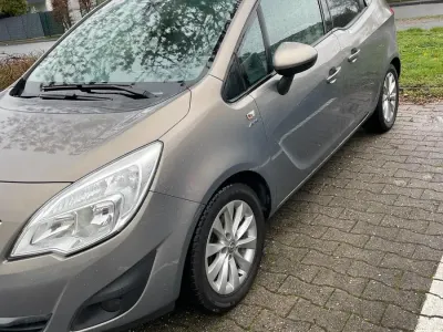 Begagnad Opel Meriva 120 HK (88 kW) 2013 Brun Minibuss
