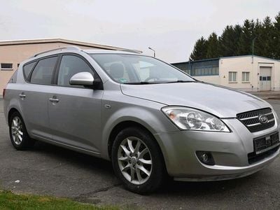 Usado Kia Ceed 126 HP (92 kW) 2010 Cinzento Citadino