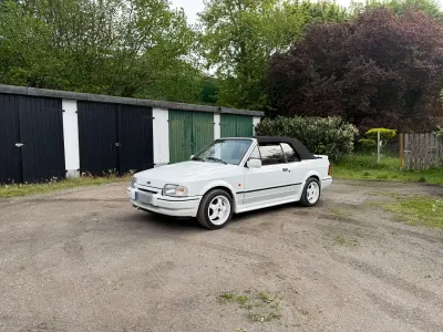 Gebraucht Ford Escort Cabriolet 90 PS (66 kW) 1990 Weiß Cabrio