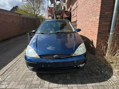Second-hand Ford Focus 103 CP (75 kW) 2003 Albastru Hatchback