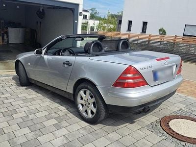 Gebraucht Mercedes SLK230 193 PS (141 kW) 1998 Silber Cabrio