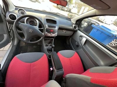 Gebraucht Peugeot 107 Urban Move 68 PS (50 kW) 2008 Silber Kleinwagen