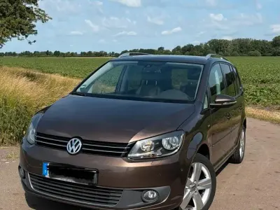 Gebraucht VW Touran Life 140 PS (102 kW) 2013 Braun Van / Kleinbus