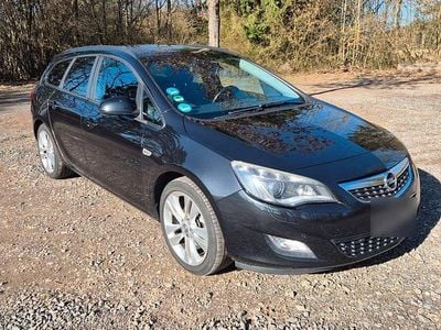 Begagnad Opel Astra Design Edition 165 HK (121 kW) 2011 Svart Kombi
